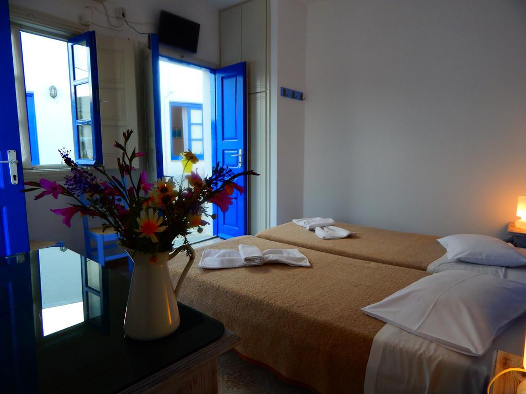 Evgenia Rooms And Apartments Folégandros Rum bild