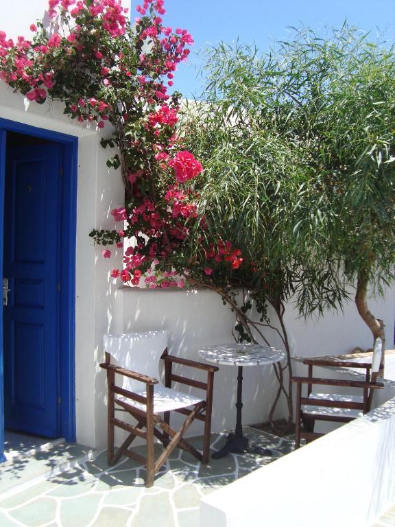 Evgenia Rooms And Apartments Folégandros Exteriör bild