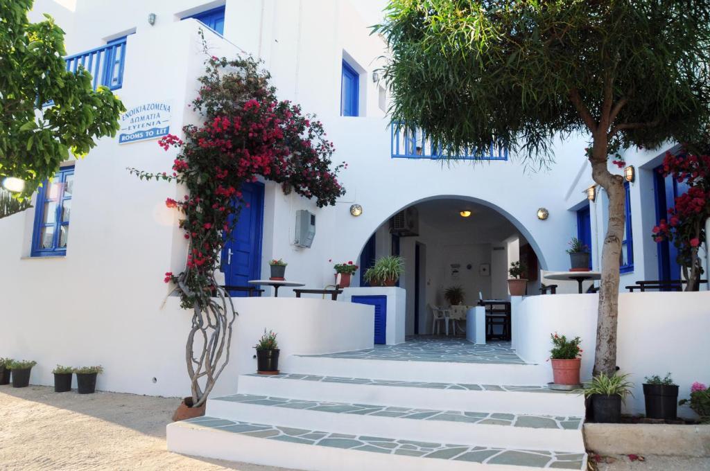 Evgenia Rooms And Apartments Folégandros Rum bild