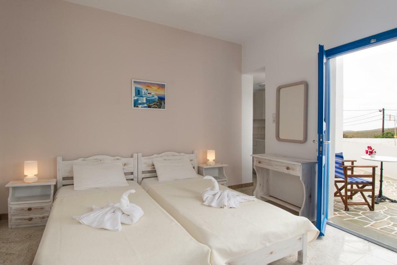 Evgenia Rooms And Apartments Folégandros Exteriör bild
