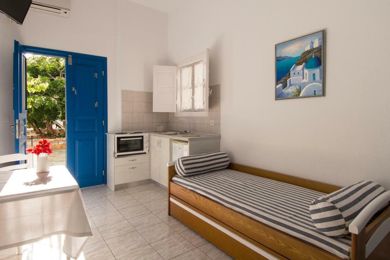 Evgenia Rooms And Apartments Folégandros Exteriör bild